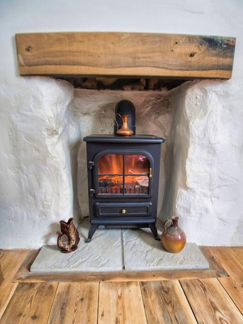 Knocker Cottage: Cozy 3-Bedroom Retreat Near Beaches Camborne Exterior photo
