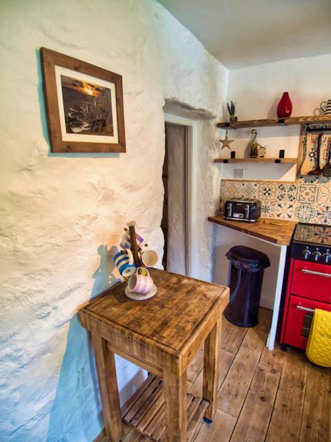 Knocker Cottage: Cozy 3-Bedroom Retreat Near Beaches Camborne Exterior photo