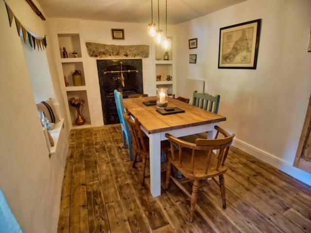 Knocker Cottage: Cozy 3-Bedroom Retreat Near Beaches Camborne Exterior photo